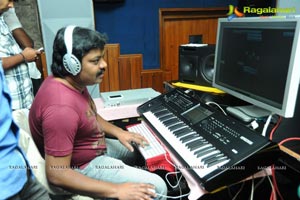 Emo Gurram Egaravachu in Recording