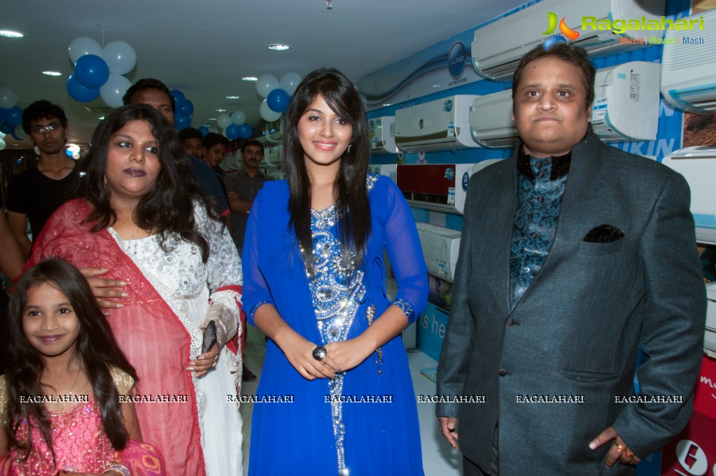 Anjali launches Yes Mart, Kukatpally, Hyderabad