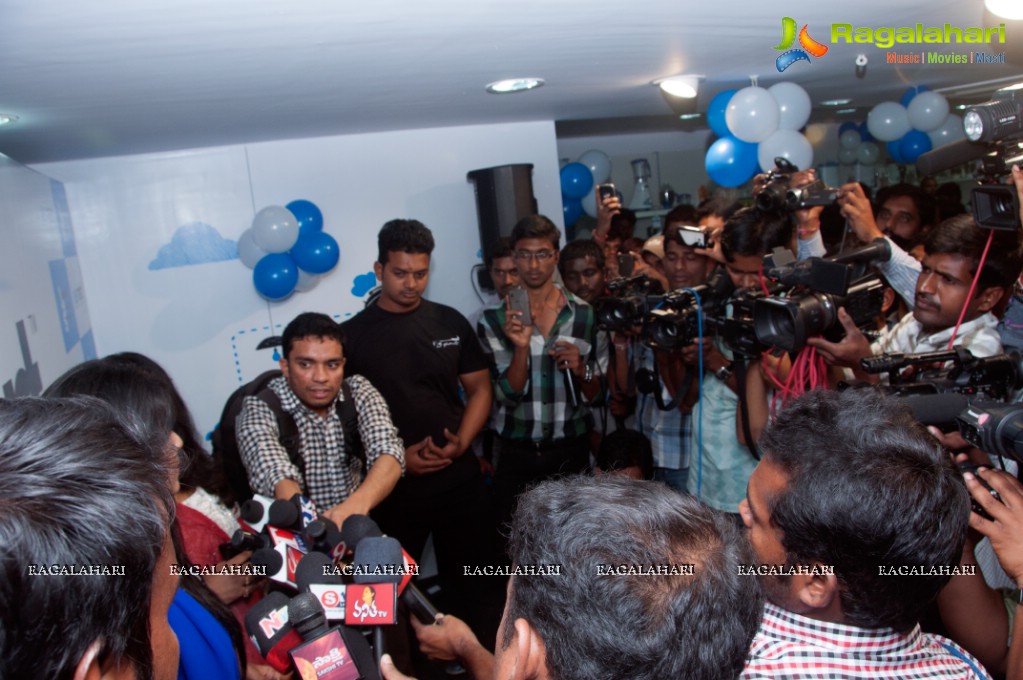 Anjali launches Yes Mart, Kukatpally, Hyderabad