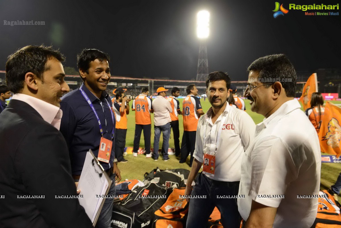 CCL 3: Telugu Warriors and Mumbai Heroes Team at LB Stadium, Hyderabad