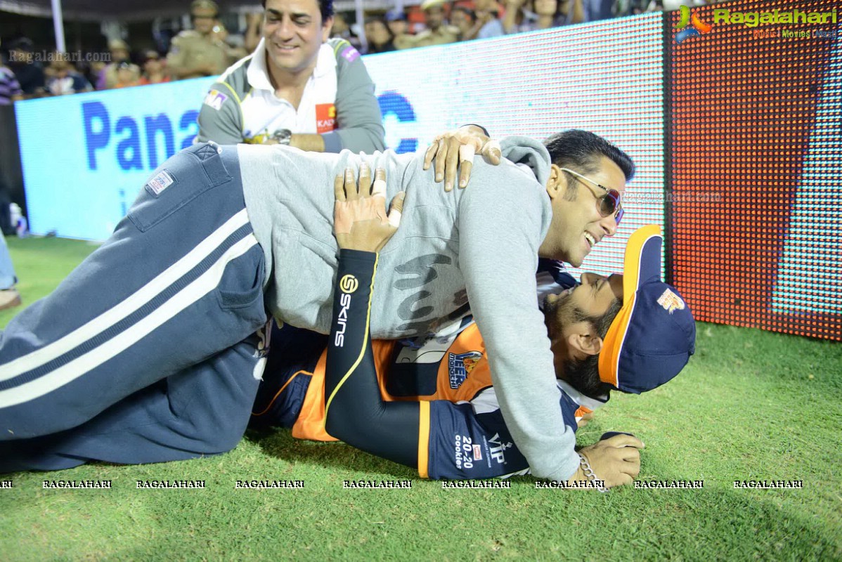 CCL 3: Telugu Warriors and Mumbai Heroes Team at LB Stadium, Hyderabad