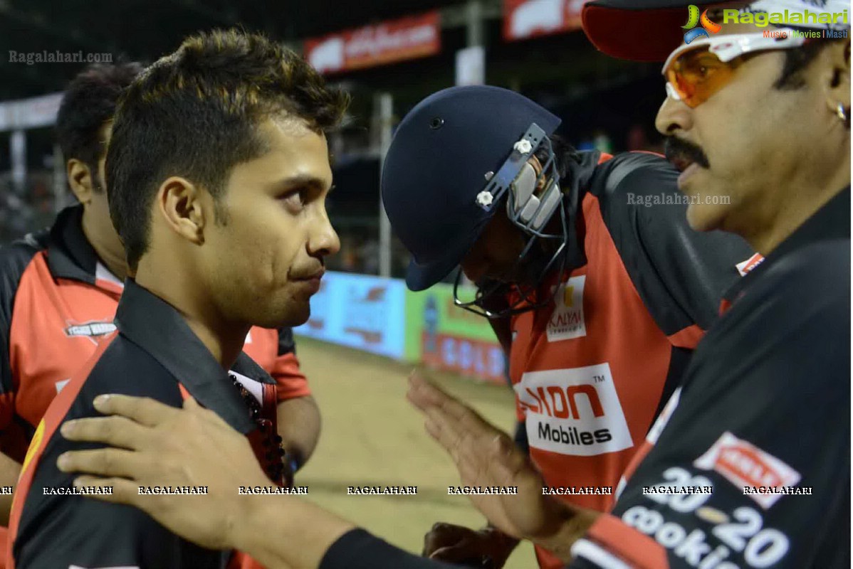 CCL 3: Telugu Warriors and Mumbai Heroes Team at LB Stadium, Hyderabad