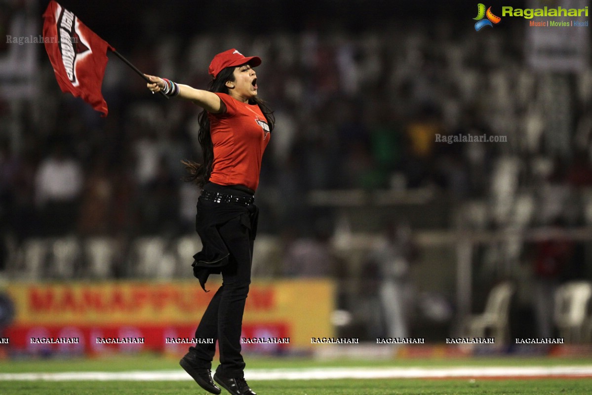 CCL 3: Telugu Warriors and Mumbai Heroes Team at LB Stadium, Hyderabad