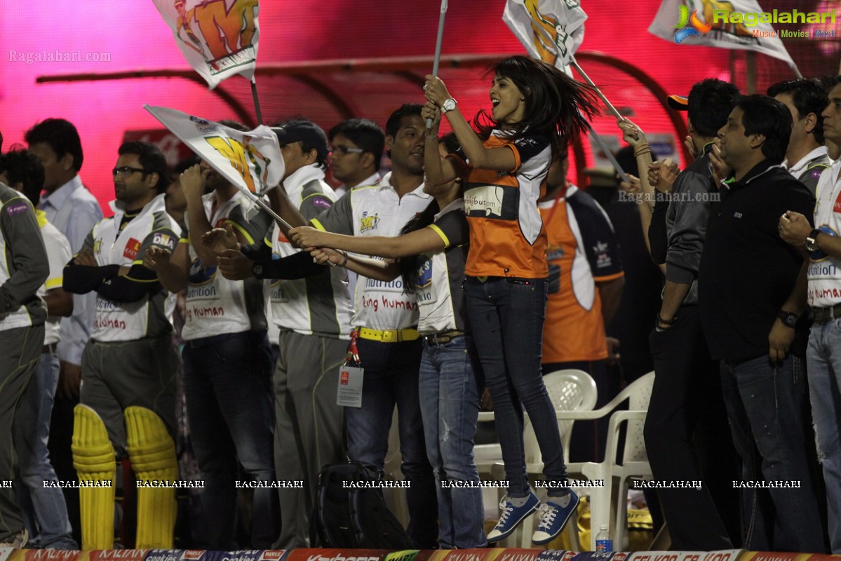 CCL 3: Telugu Warriors and Mumbai Heroes Team at LB Stadium, Hyderabad