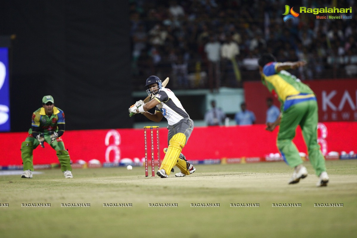 CCL 3 : Kerala Strikers Vs Mumbai Heroes Match