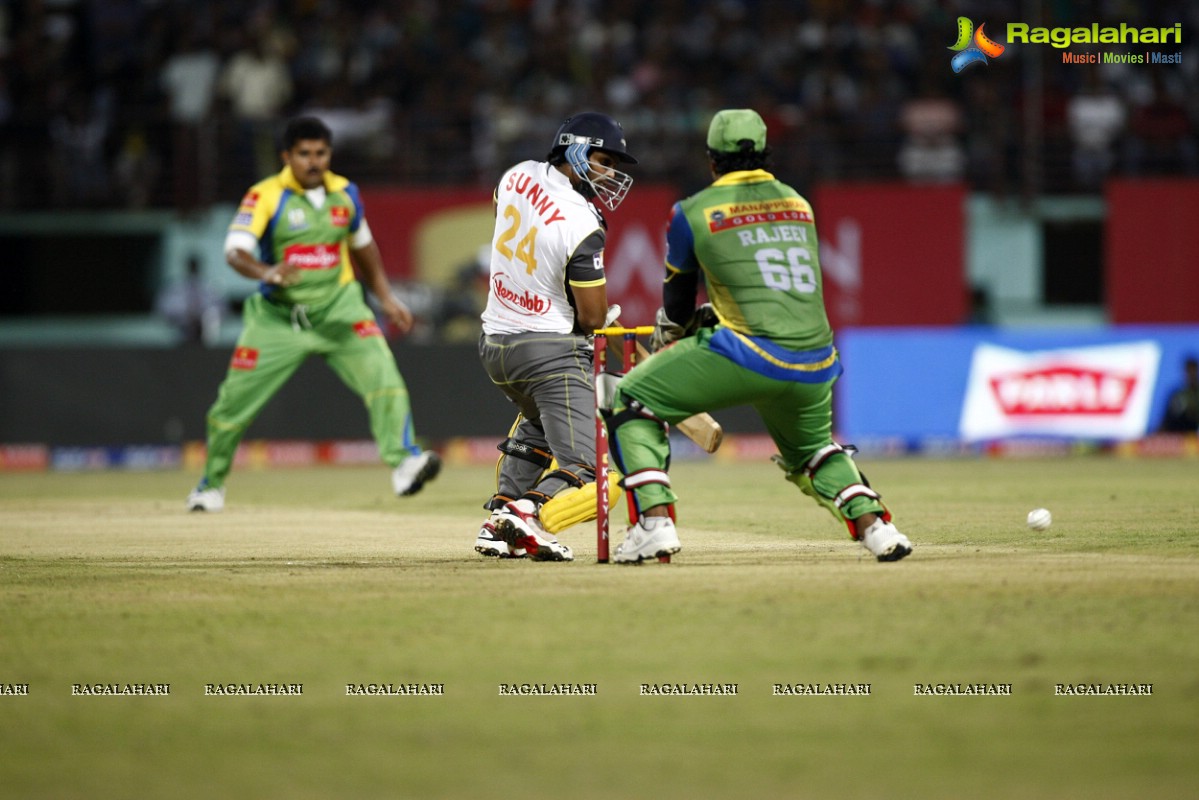 CCL 3 : Kerala Strikers Vs Mumbai Heroes Match