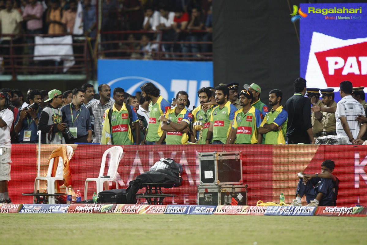 CCL 3 : Kerala Strikers Vs Mumbai Heroes Match