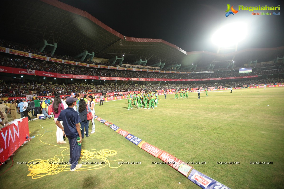 CCL 3 : Kerala Strikers Vs Mumbai Heroes Match