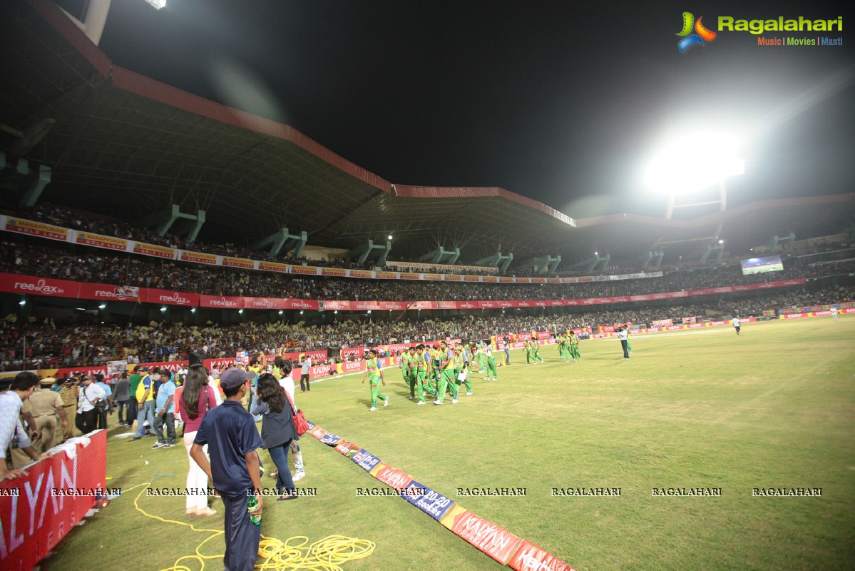 CCL 3 : Kerala Strikers Vs Mumbai Heroes Match