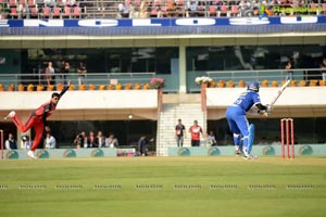 CCL 3: Telugu Warriors Vs Karnataka Bulldozers Match