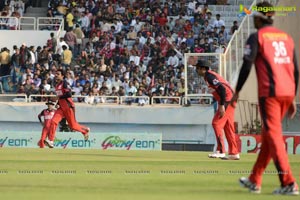 CCL 3: Telugu Warriors Vs Karnataka Bulldozers Match