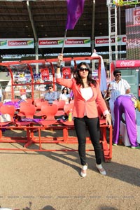 CCL 2013 Telugu Warriors Vs Mumbai Heroes Match Photos