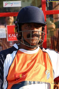 CCL 2013 Telugu Warriors Vs Mumbai Heroes Match Photos