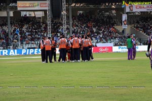 CCL 2013 Telugu Warriors Vs Mumbai Heroes Match Photos