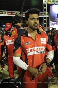 CCL 2013 Telugu Warriors Vs Mumbai Heroes Match Photos