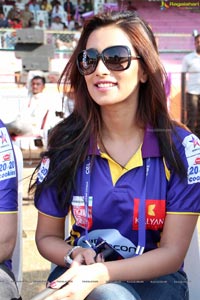 CCL 2013 Telugu Warriors Vs Mumbai Heroes Match Photos