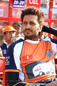 CCL 2013 Telugu Warriors Vs Mumbai Heroes Match Photos