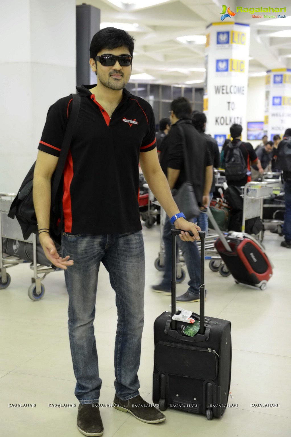 Celebrity Cricket League 3 Telugu Warriors Team Arrival at Kolkata