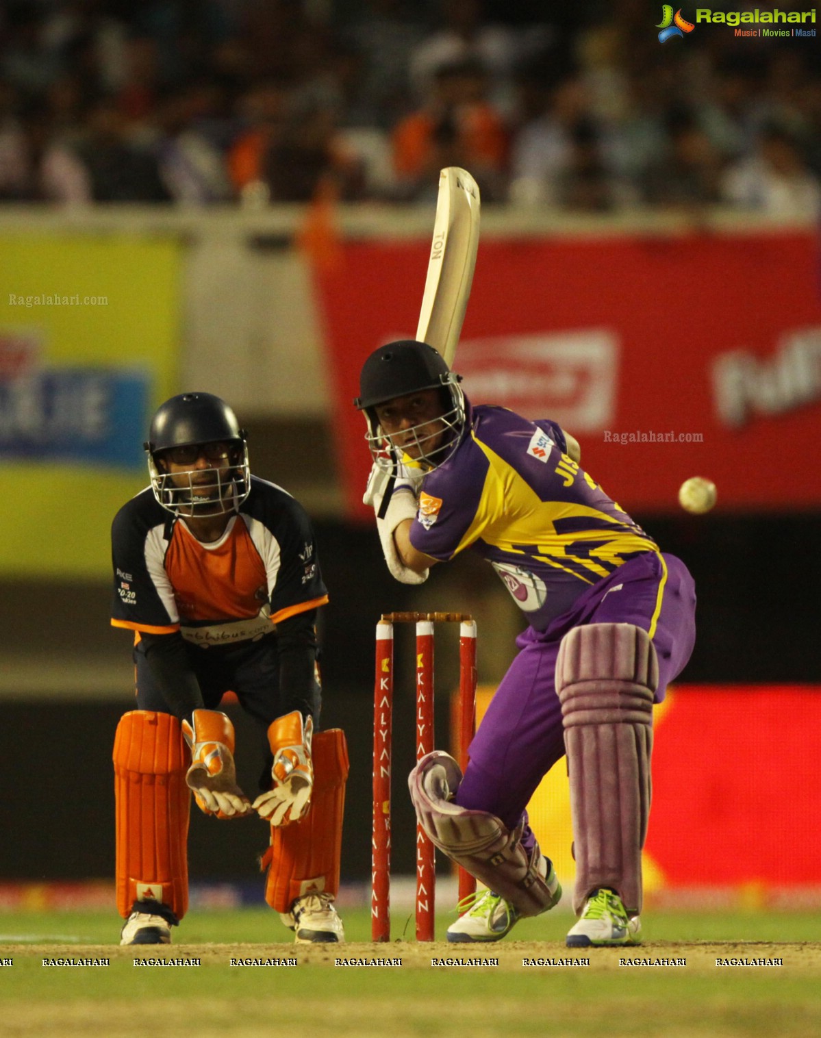 CCL 3: Veer Marathi Vs Bengal Tigers Match