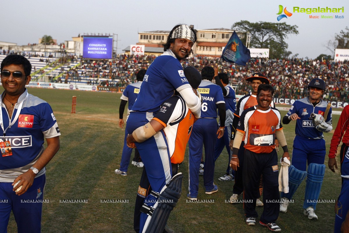 CCL 3: Veer Marathi Vs Karnataka Bulldozers Match (Set 2)