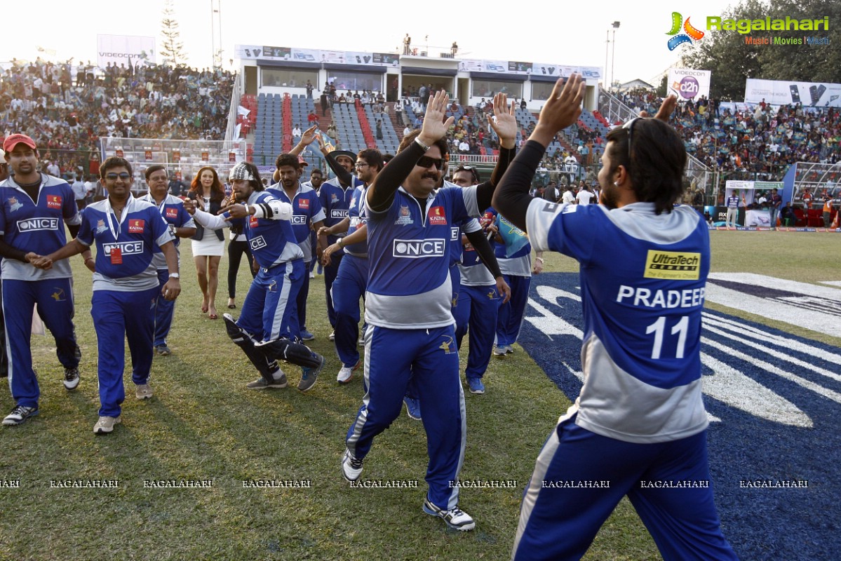 CCL 3: Veer Marathi Vs Karnataka Bulldozers Match (Set 2)