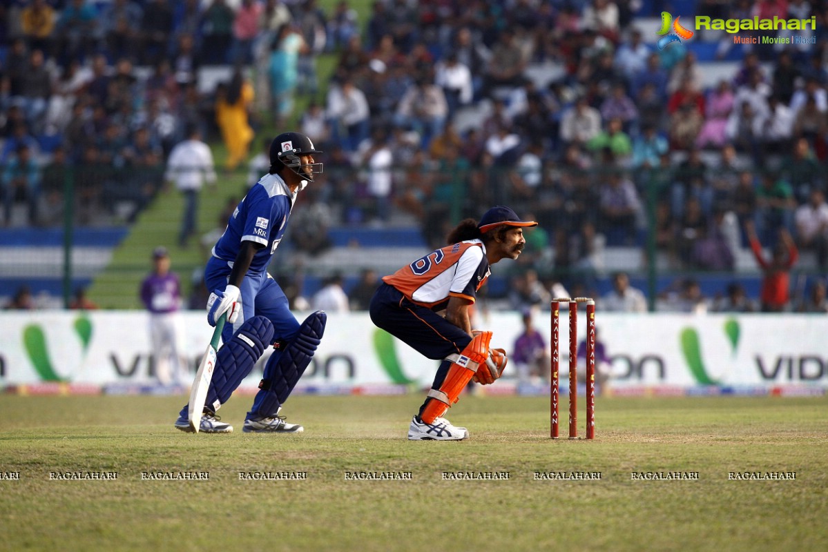 CCL 3: Veer Marathi Vs Karnataka Bulldozers Match (Set 2)