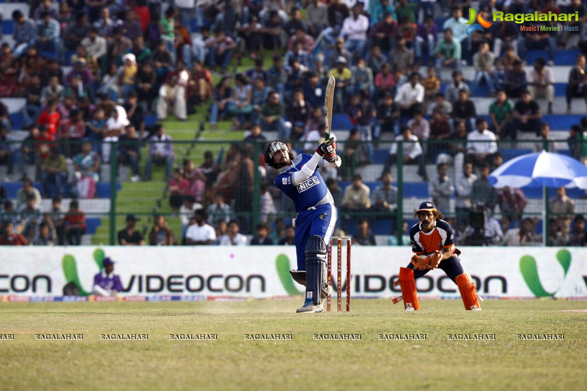 CCL 3: Veer Marathi Vs Karnataka Bulldozers Match (Set 2)