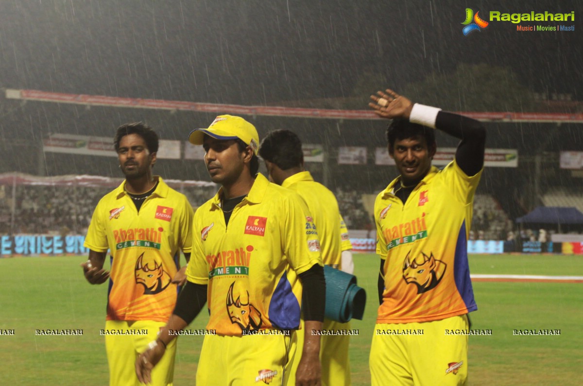 CCL 3: Chennai Rhinos Vs Karnataka Bulldozers Match (Set 1)