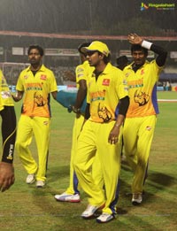 CCL 2013: Chennai Rhinos Vs Karnataka Bulldozers