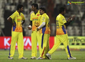 CCL 2013: Chennai Rhinos Vs Karnataka Bulldozers