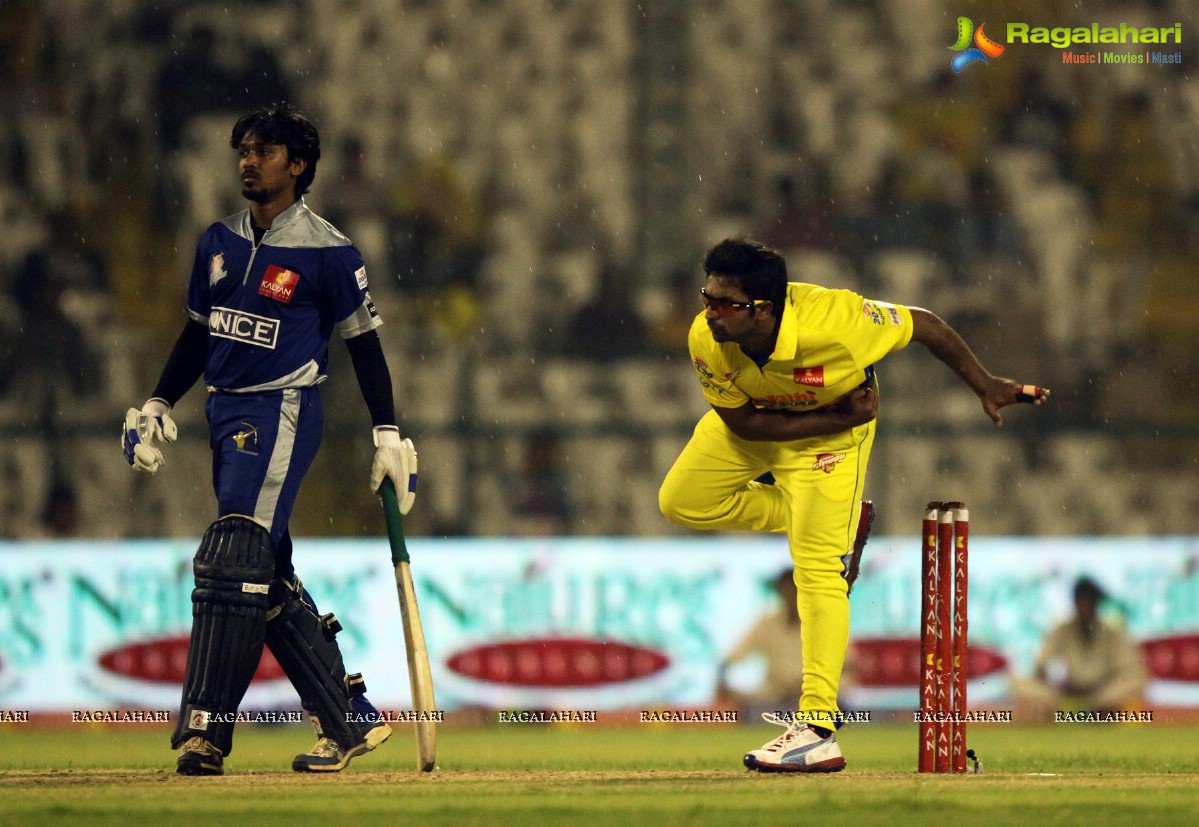 CCL 3: Chennai Rhinos Vs Karnataka Bulldozers Match (Set 1)