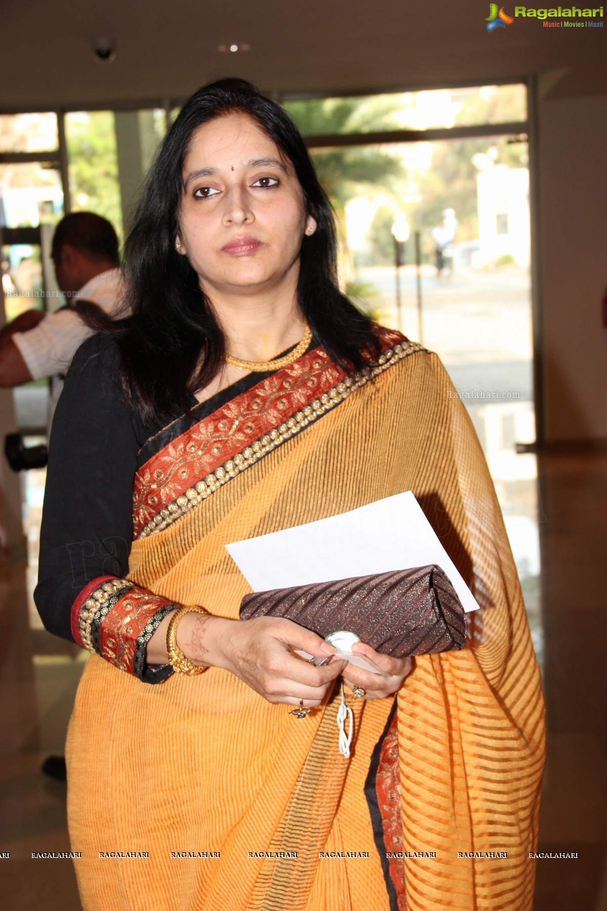 Ms. Pratibha Advani addresess FICCI FLO members on Tiranga