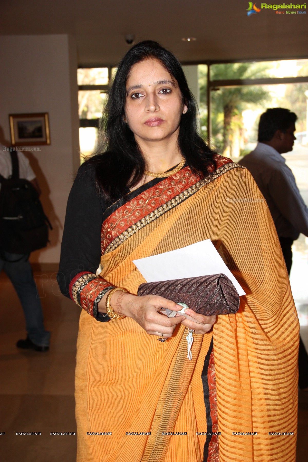 Ms. Pratibha Advani addresess FICCI FLO members on Tiranga