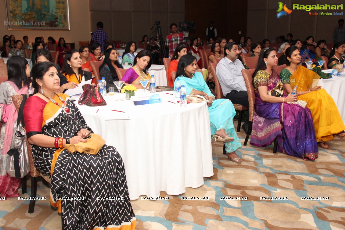 Ms. Pratibha Advani addresess FICCI FLO members on Tiranga