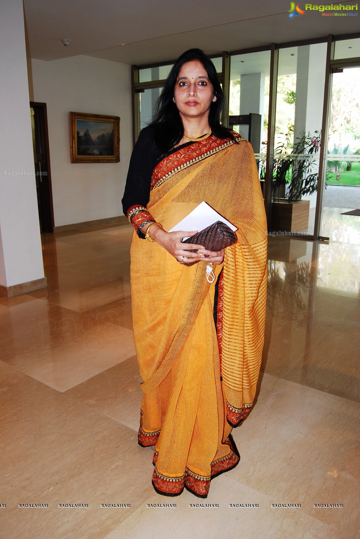Ms. Pratibha Advani addresess FICCI FLO members on Tiranga