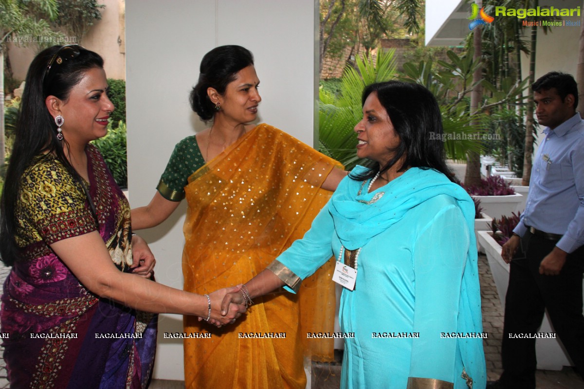 Ms. Pratibha Advani addresess FICCI FLO members on Tiranga