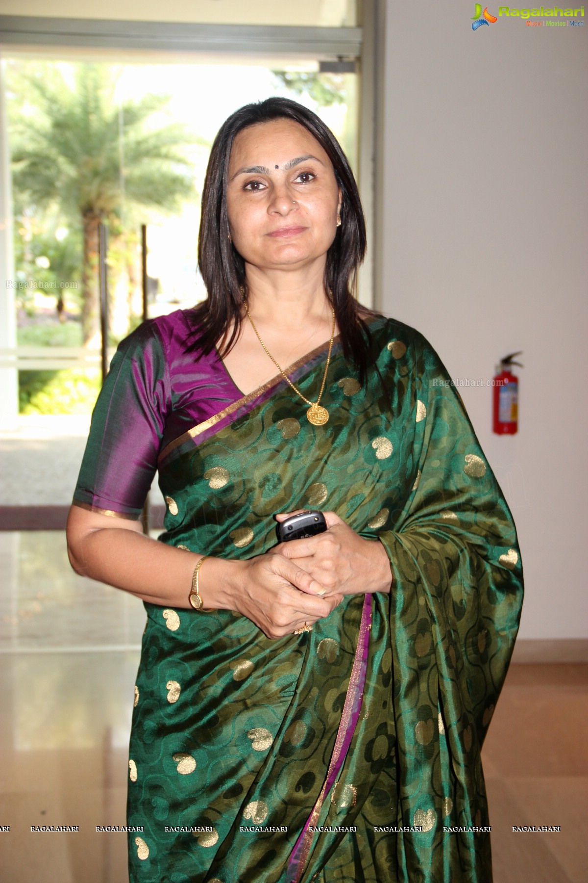 Ms. Pratibha Advani addresess FICCI FLO members on Tiranga