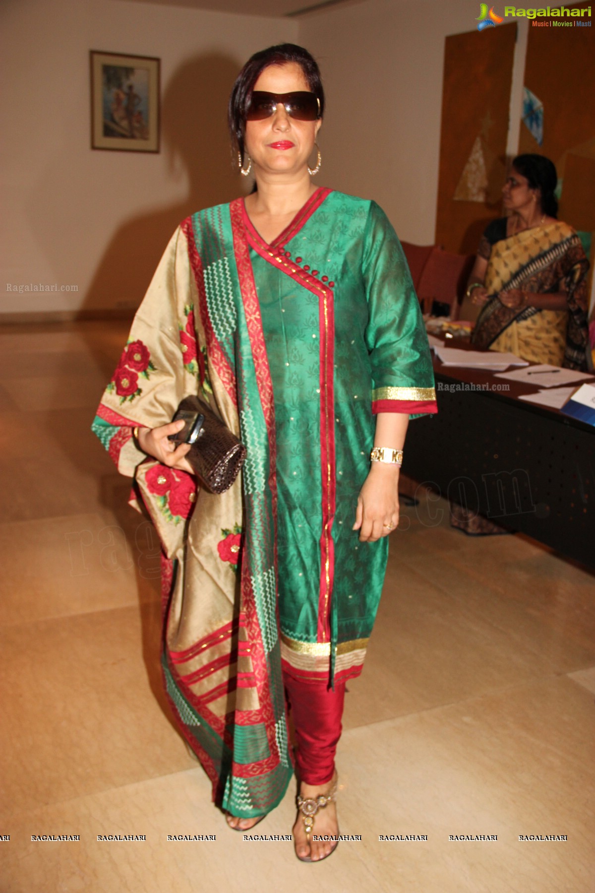 Ms. Pratibha Advani addresess FICCI FLO members on Tiranga