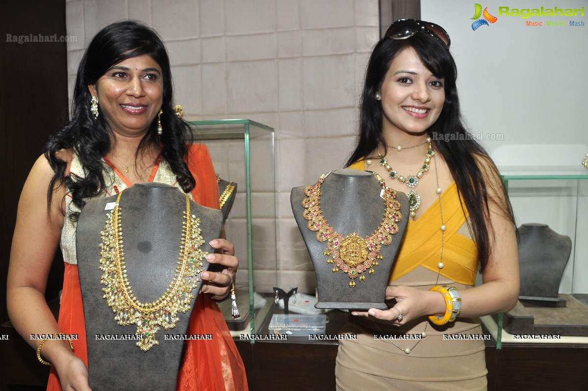 Saloni Aswani launches Hiya Wedding Jewellery Exhibition, Hyderabad