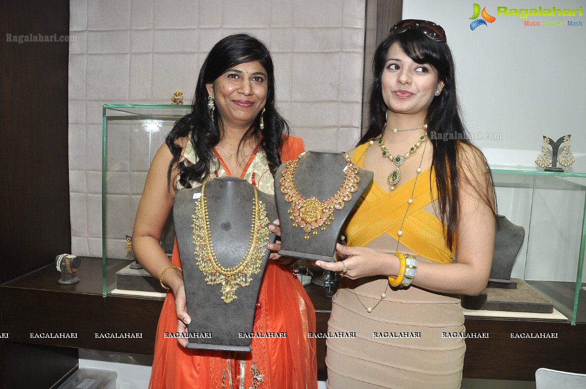 Saloni Aswani launches Hiya Wedding Jewellery Exhibition, Hyderabad