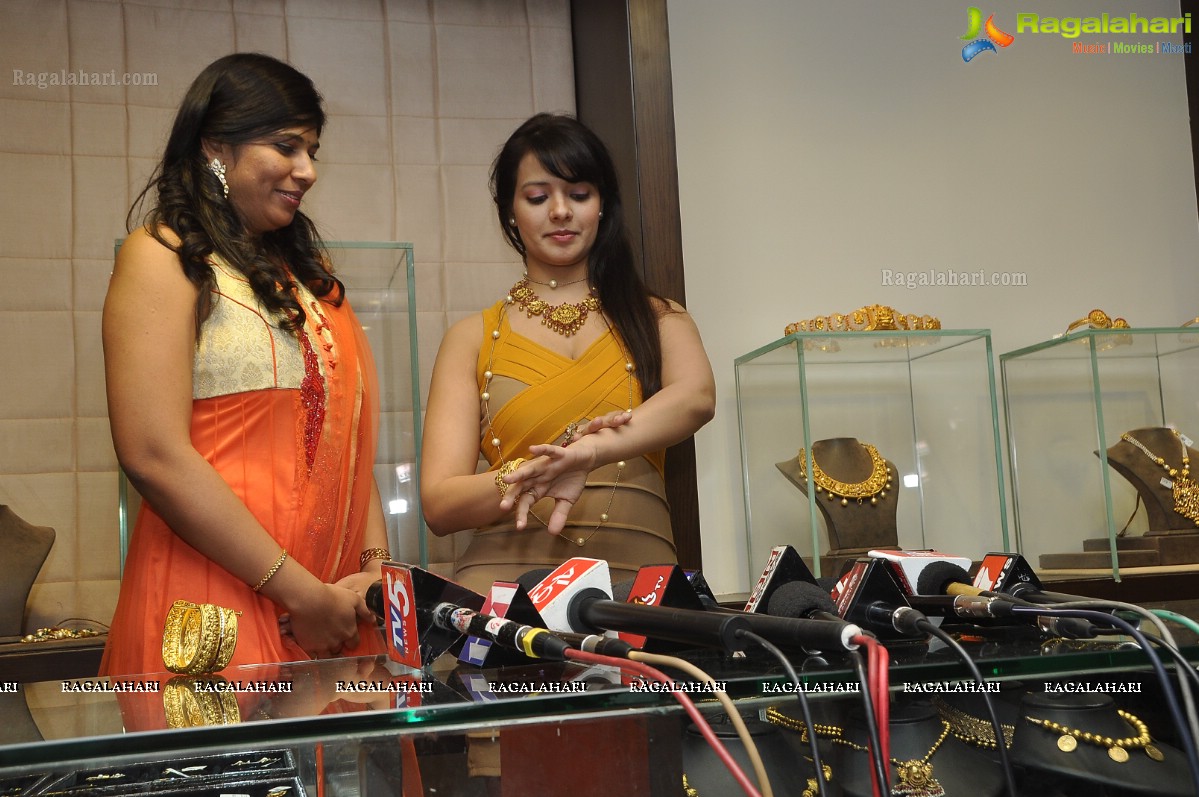 Saloni Aswani launches Hiya Wedding Jewellery Exhibition, Hyderabad