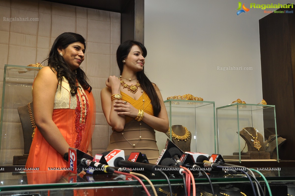 Saloni Aswani launches Hiya Wedding Jewellery Exhibition, Hyderabad