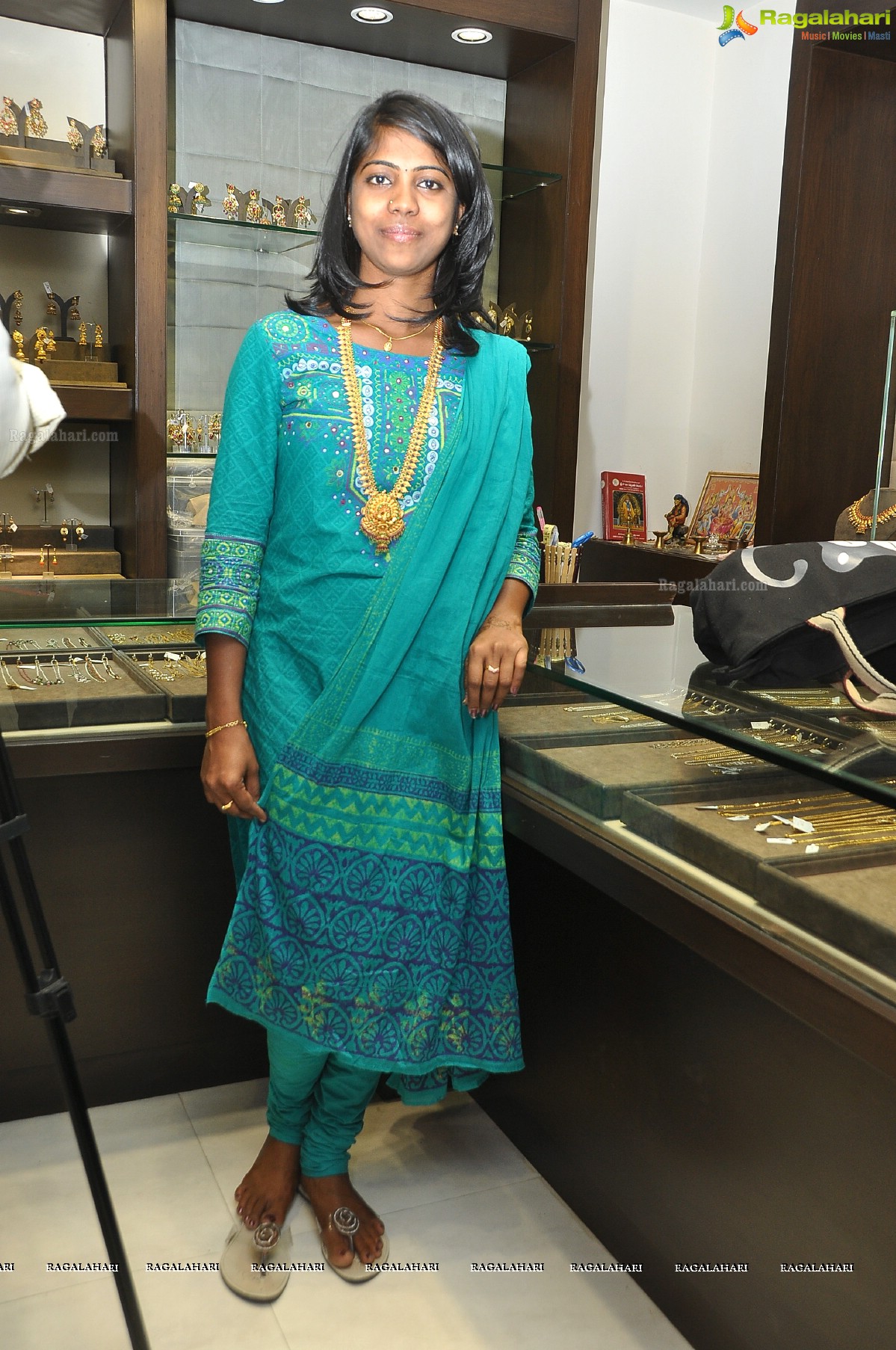 Saloni Aswani launches Hiya Wedding Jewellery Exhibition, Hyderabad