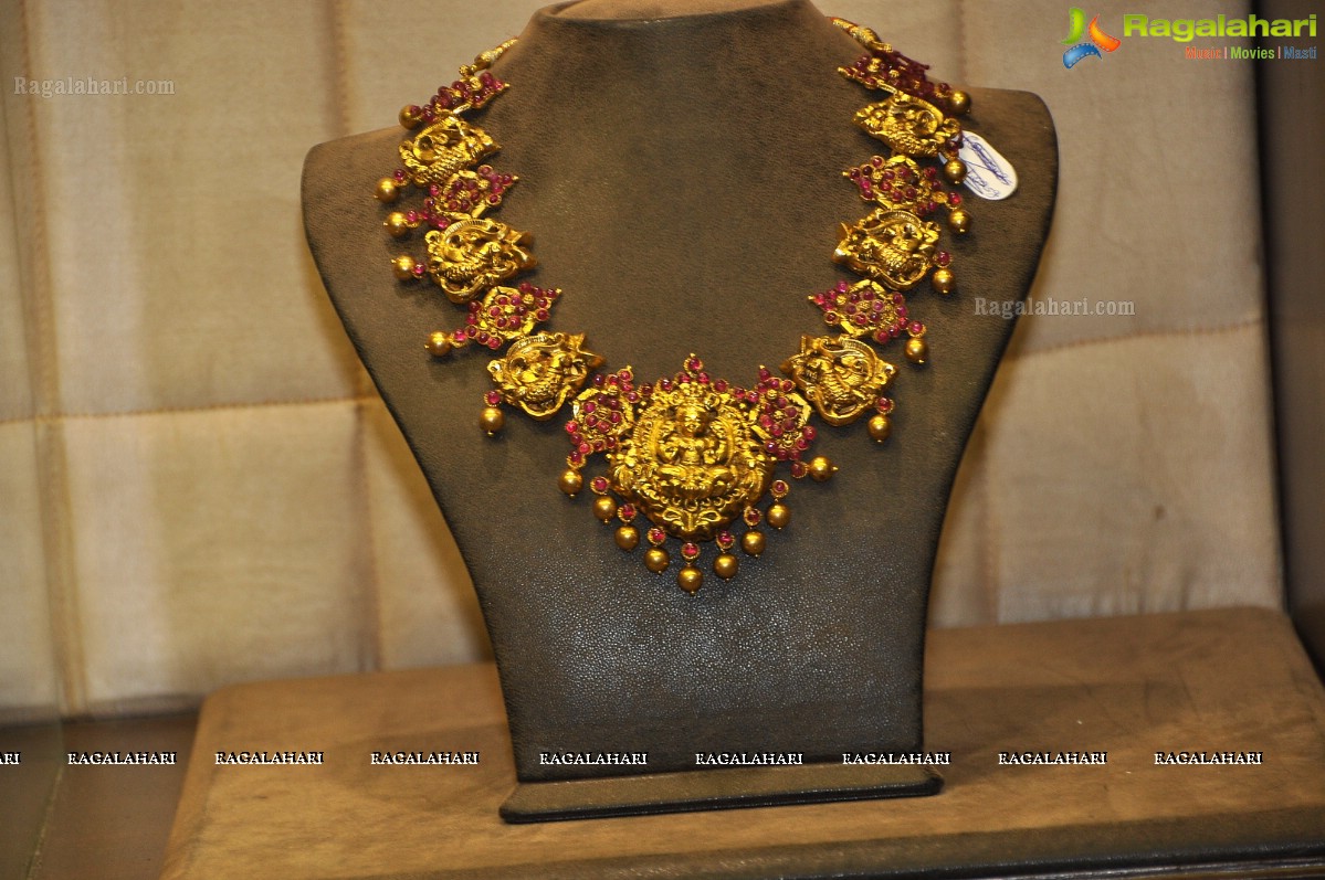 Saloni Aswani launches Hiya Wedding Jewellery Exhibition, Hyderabad