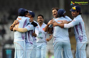 CCL 2013: Kerala Strikers Vs Bhojpuri Dabanggs