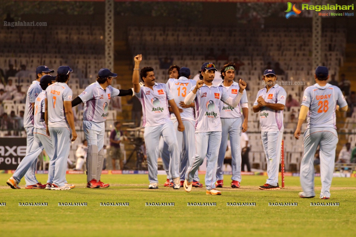 CCL 3: Kerala Strikers Vs Bhojpuri Dabanggs Match (Set 3)