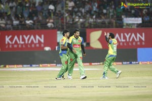 Kerala Strikers Vs Mumbai Heroes - Celebrity Cricket League