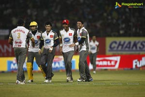 Kerala Strikers Vs Mumbai Heroes - Celebrity Cricket League