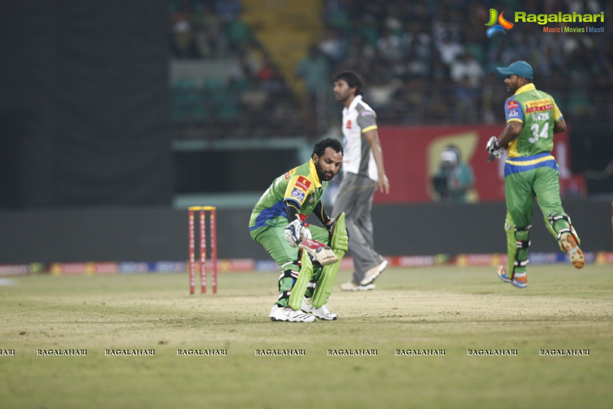 CCL 3: Kerala Strikers Vs Mumbai Heroes Match (Set 2)