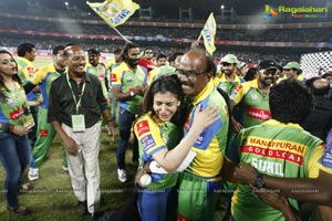 Kerala Strikers Vs Mumbai Heroes - Celebrity Cricket League